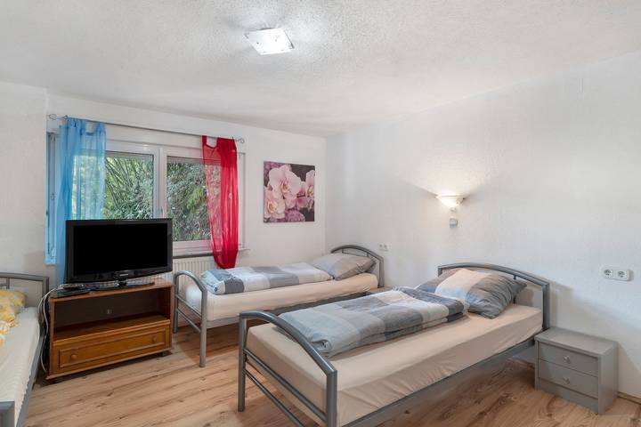 Ganze Wohnung, Apartment '6' mit Gemeinschaftsterrasse und Wlan in Baden-Baden, Nordschwarzwald