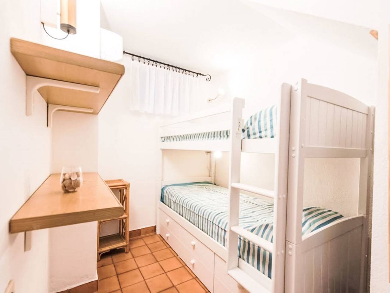 Casetta nel blu in Punta Molentis, Simius