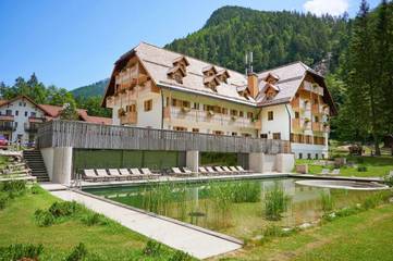 Hôtel pour 2 personnes, avec jacuzzi et piscine ainsi que jardin et sauna à Solčava