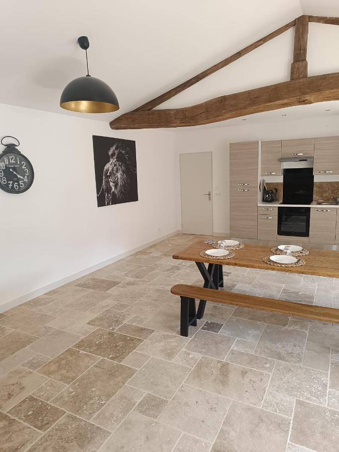 Gîte pour 5 personnes, avec vue et terrasse à Cours-la-Ville - 2