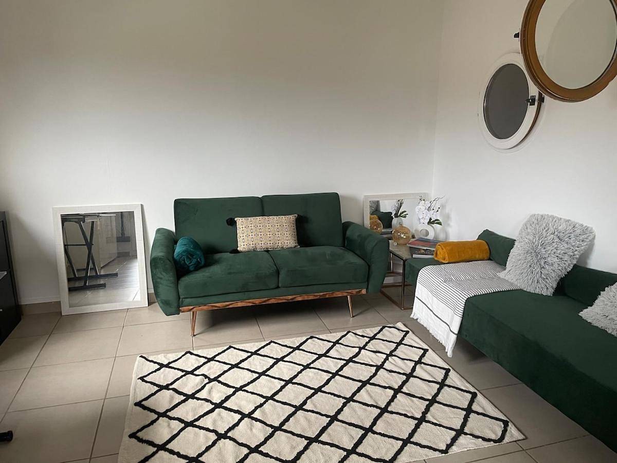 Appartement entier, Charming forest and river apartment in Sophia in Sophia Antipolis, Côte méditerranéenne (France)