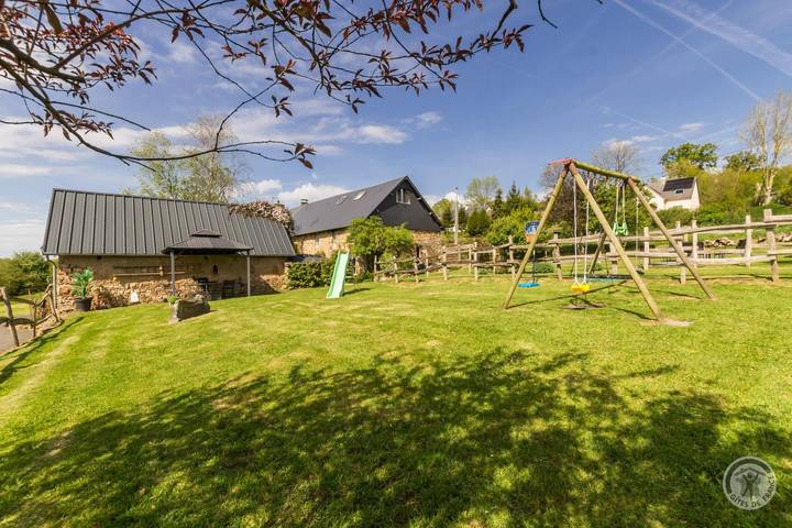 Gîte pour 6 personnes, avec jardin et terrasse à Montpinchon
