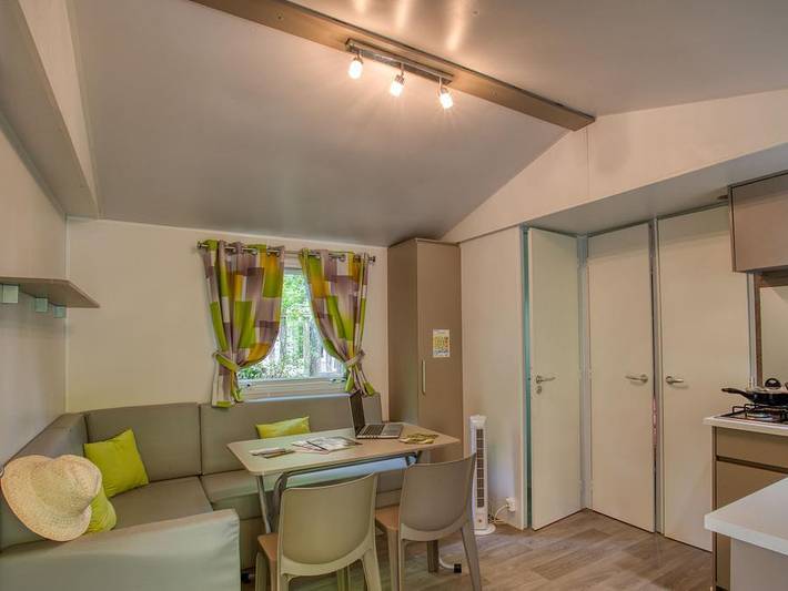 Flower Camping La Sagne  - Mobilheim 6 personen - Mobilheim Confort 34m² (3 Zimmer) - überdachte Terrasse + Tv 6 pers. in Vitrac, Périgord Noir