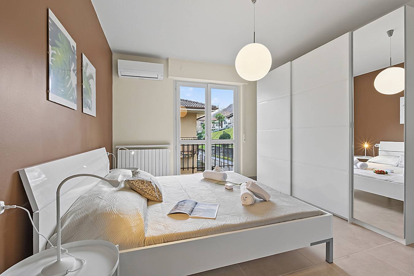 Ganze Wohnung, Ferienwohnung für 5 Personen mit Balkon in Carcioni, Belgirate Gemeinde