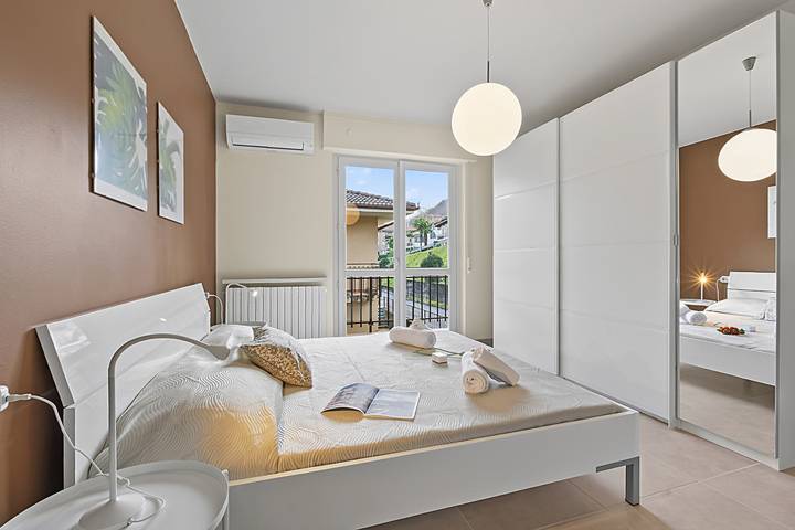 Apartamento entero, The Golden View: 2-Bed Apartment w/ AC in Carcioni, Municipio de Belgirate