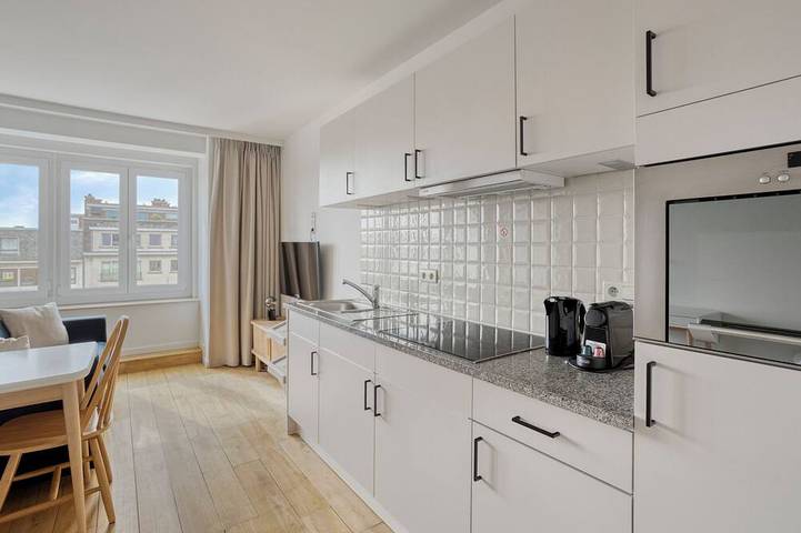Ganze Wohnung, Modernes, lichtdurchflutetes Studio im Zentrum von Leuven. in Löwen, Flämisch-Brabant