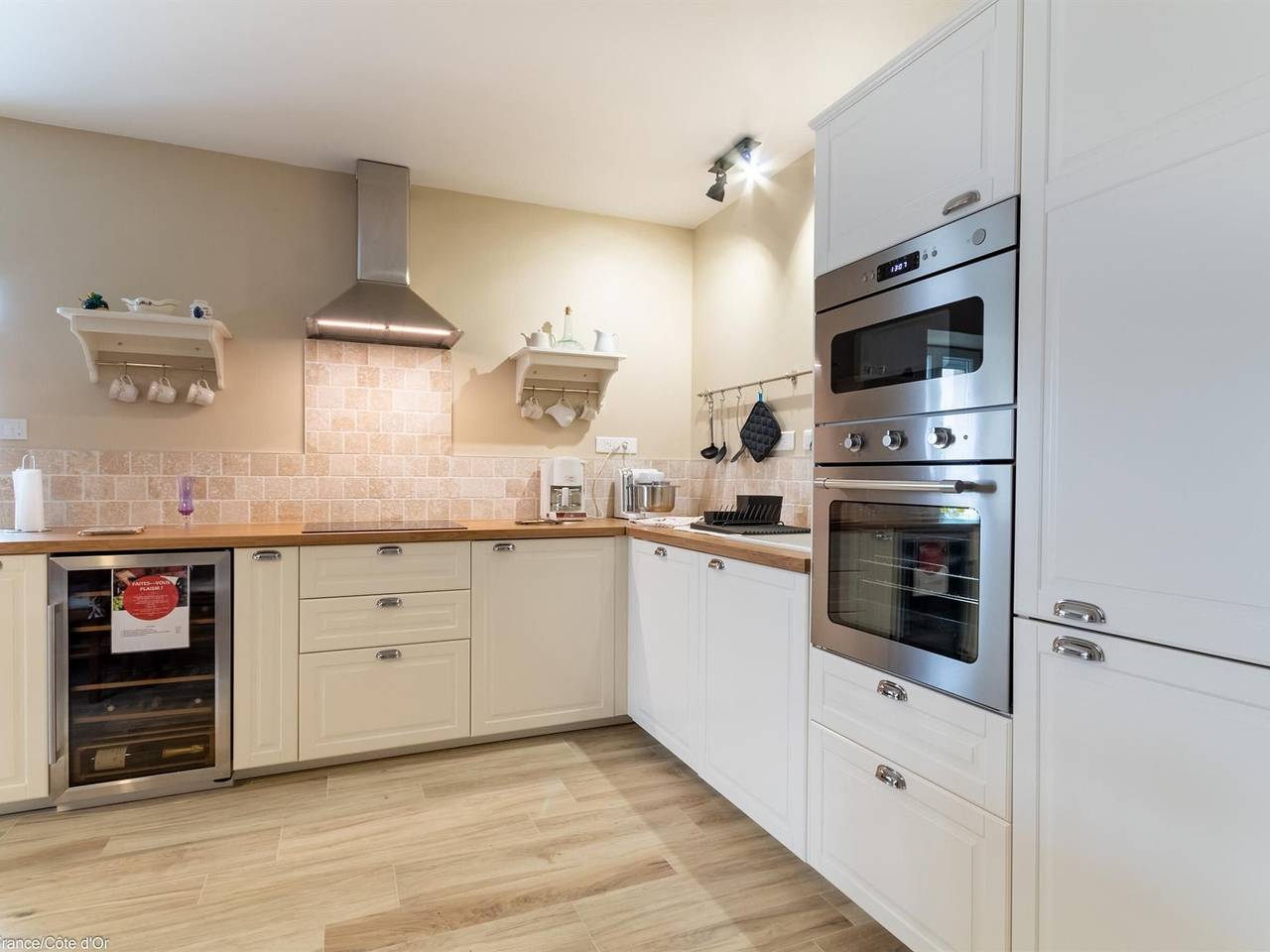 Renoviertes Haus nahe Beaune, Weinberge, 4 Schlafzimmer, Parkplatz, Wlan inklusive in Meursanges, Beaune und Umgebung