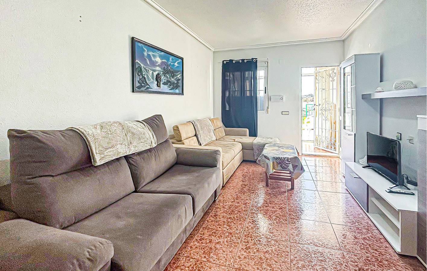 Entire holiday apartment, Beachside Apartment with Pool and Terrace in Torrevieja Centre, Torrevieja