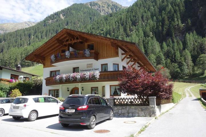 Ferienwohnung für 10 Personen, mit Ausblick und Garten im Pitztal