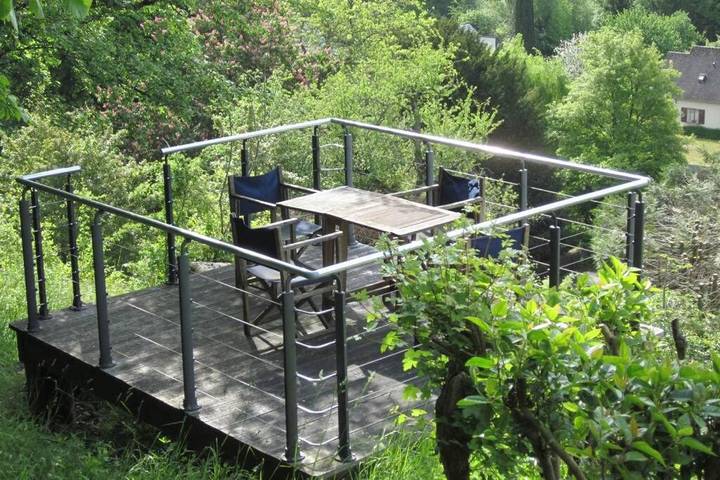 Location de vacances pour 5 personnes, avec Balcon et Terrasse ainsi que Jardin et Vue à Nazelles-Négron