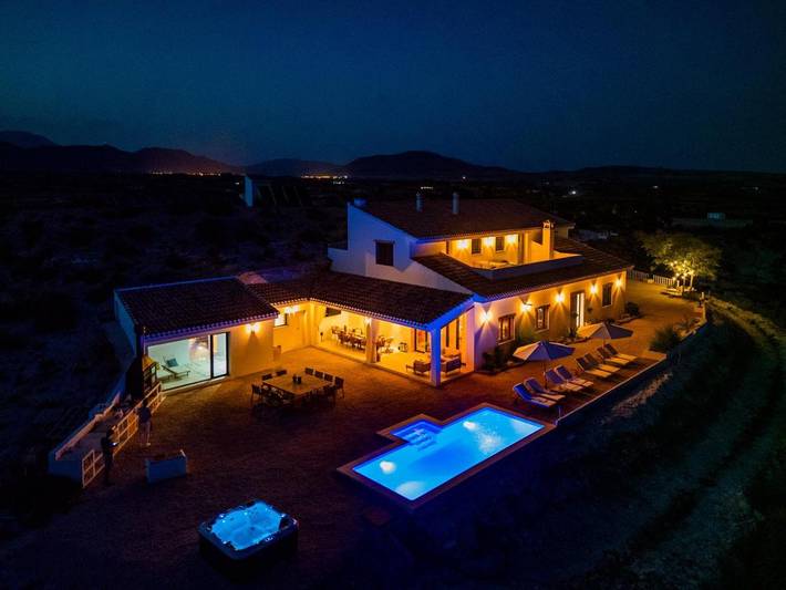 Chalet para 20 personas, con Jacuzzi y Terraza además de Jardín y Piscina en Provincia de Jaén - 4