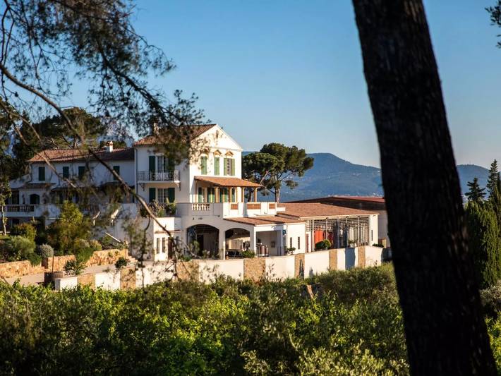 Location de vacances pour 6 personnes, avec piscine et terrasse à Le Pradet