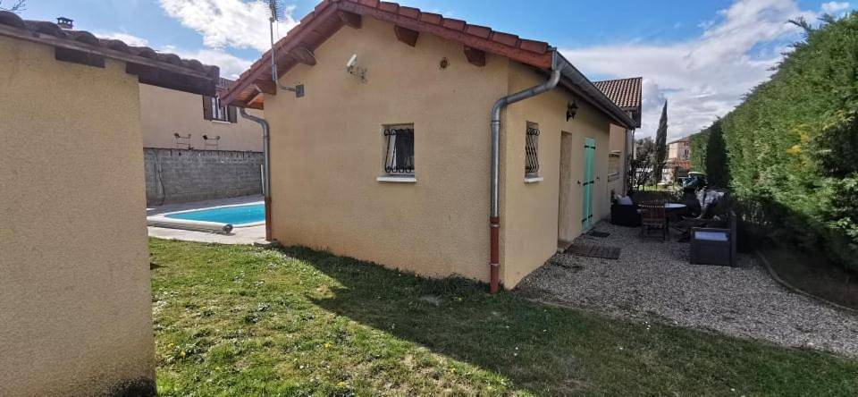 Location de vacances pour 4 personnes, avec jardin et piscine à Toussieu - 4