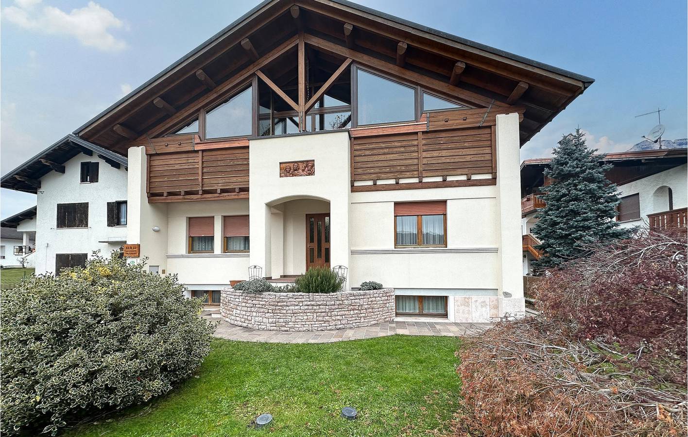 Geheel vakantieappartement, Prachtig appartement van 100 m²: Uitzicht op stad & rivier, parkeerplaats, keuken & internet in Sovramonte, Cimonega Groep