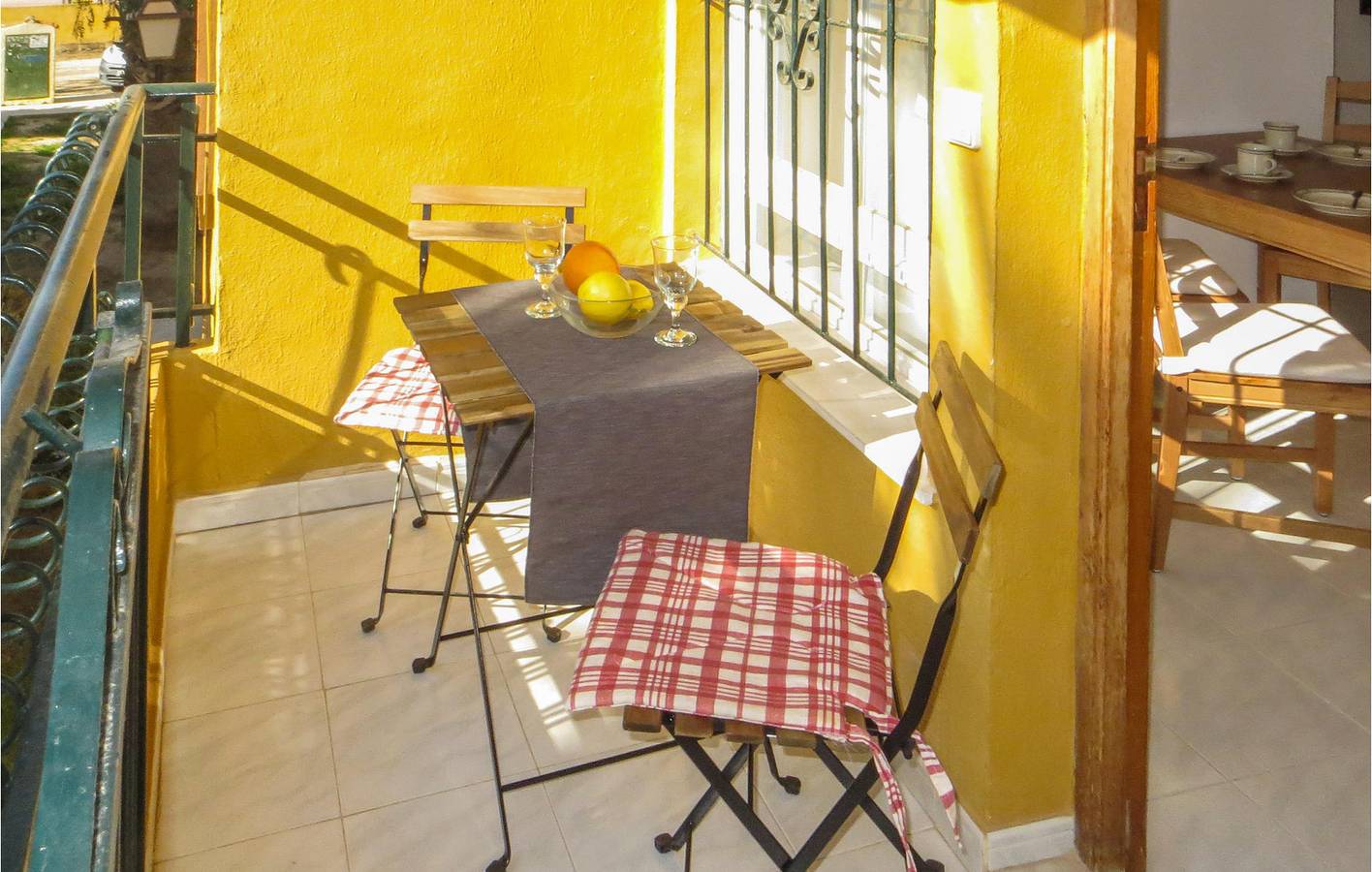 Apartamento vacacional entero, Acogedor Apartamento con Terraza Cerca de Playa de Los Naufragos in Mar Azul Torrevieja, Torrevieja