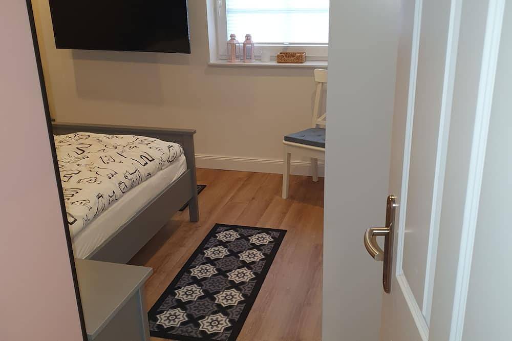 ~ Farbzauber rot in Conneforde ~ mit großer Terrasse, Garten, Sauna, in Wiefelstede, Ammerland