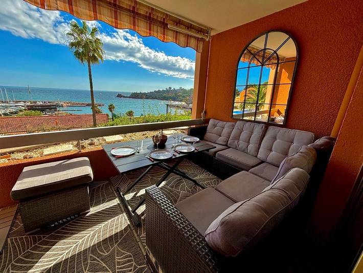 Appartement de vacances pour 4 personnes, avec piscine ainsi que balcon et vue