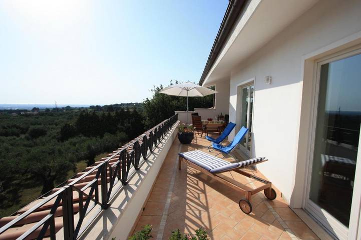 Appartamento intero, Appartamento "Villa Stauder" con vista mare, Wi-Fi e aria condizionata in Genzano di Roma, Castelli Romani