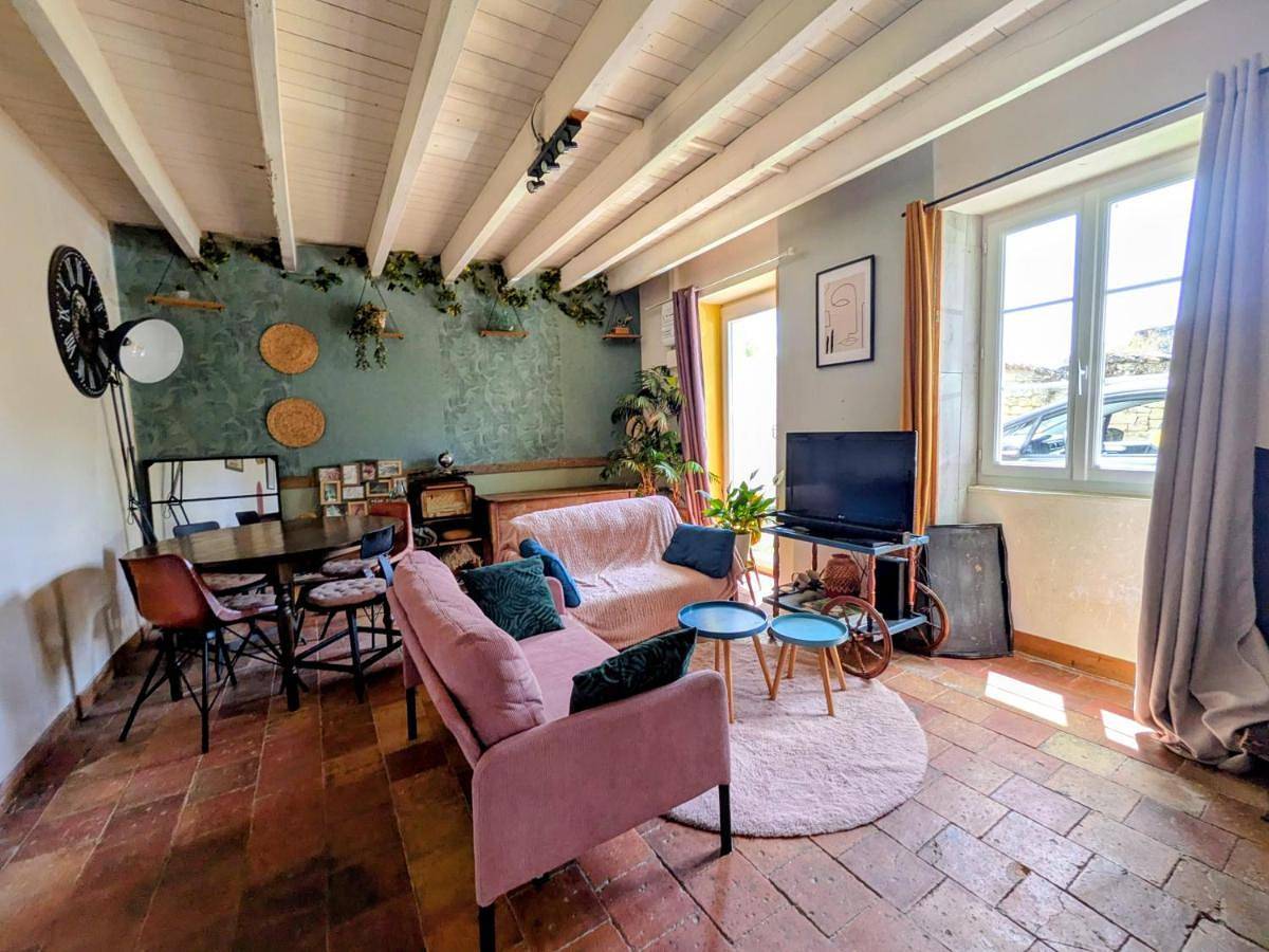 Two-Bedroom House in Saint-Léger-de-Montbrillais, Vallée de la Loire
