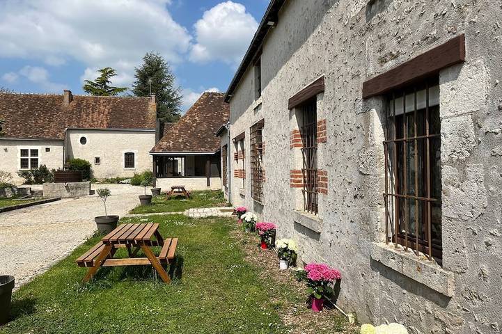 Gîte pour 8 personnes, avec Jacuzzi et Terrasse ainsi que Jardin et Piscine à Concriers