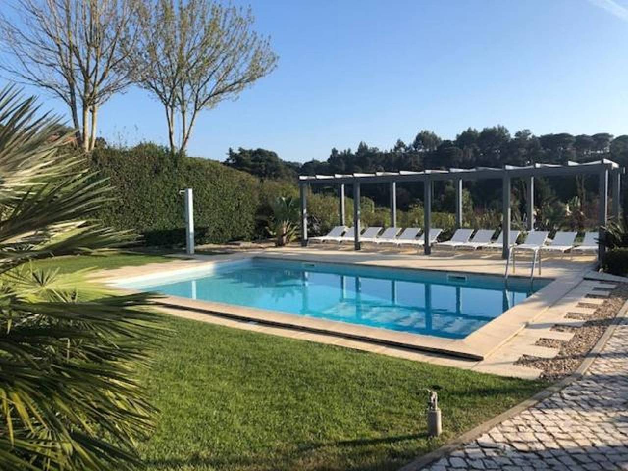 Tranquil Retreat in Sesimbra with Private Entrance and Stunning Views in Praia do Meco, Sesimbra (Castelo)