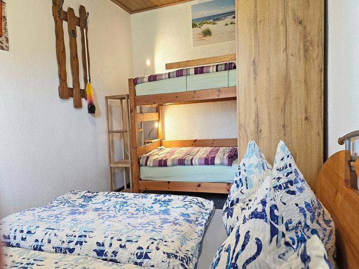 Ferienhaus am Wiesengrund auf Rügen- familienfreundlich mit Terrasse und Grill in Sagard, Nationalpark Jasmund