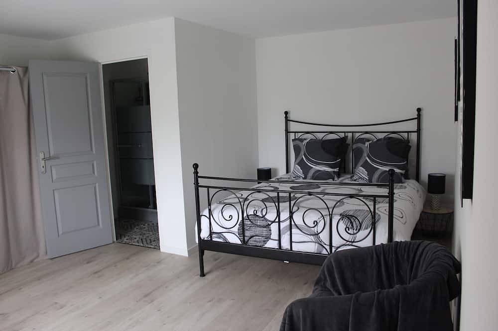 Maison de campagne rénovée de 140m², pouvant accueillir 6 personnes . in Montcaret, Périgord Pourpre