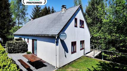 Location de vacances pour 6 personnes, avec terrasse et jardin ainsi que jacuzzi et sauna à Nassogne