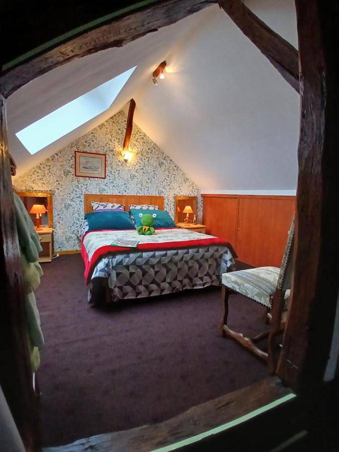 Double Room with Shared Bathroom in Pierry, Marne