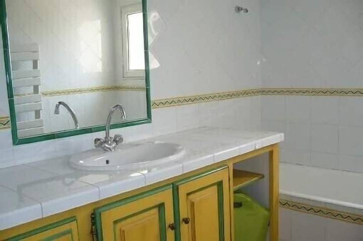 Gîte in an early 18th-century Provencal farmhouse in Roquemaure, Nimes region