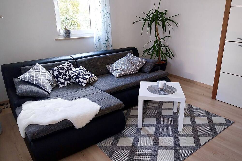 Ganze Wohnung, Helle und gemütlich eingerichtet Ferienwohnung (56 qm) mit voll ausgestatteter Küche in Maroldsweisach, Landkreis Haßberge