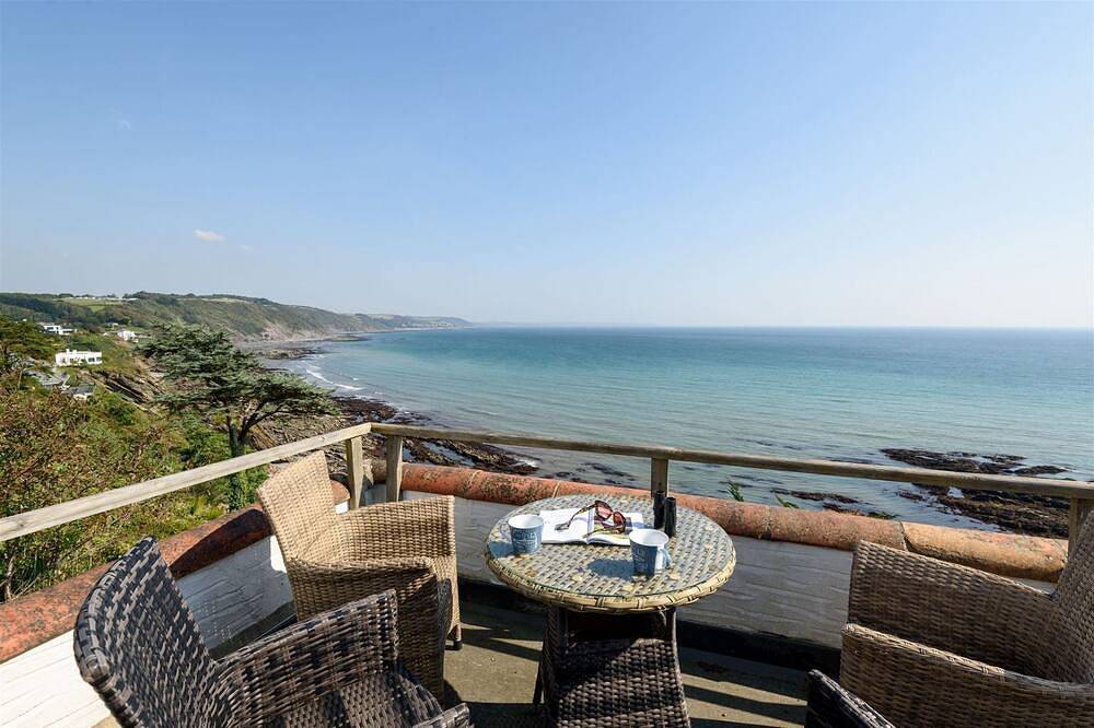 Stunning apartment with breath taking sea views in Looe, Cornwall