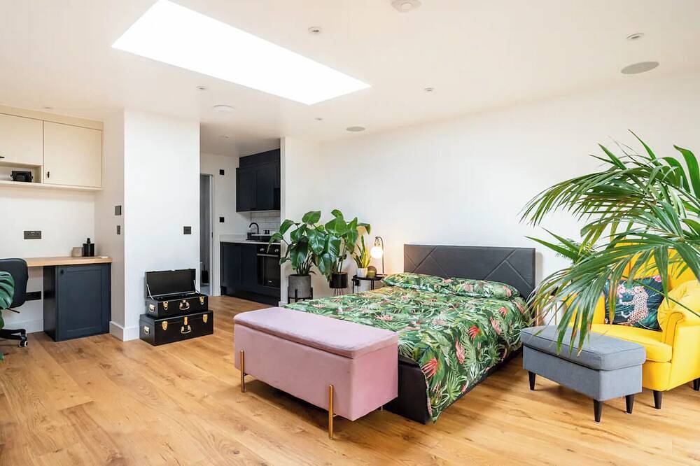 Ganze Wohnung, New Large Studio / Annex with private parking in Loughton, Essex