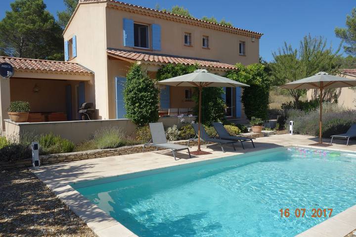 Location de vacances pour 8 personnes, avec jardin ainsi que balcon et piscine à Saumane-de-Vaucluse - 2