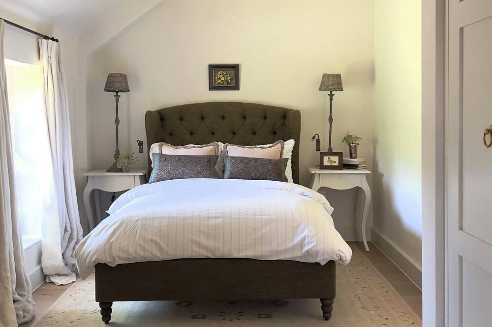 Stunning Luxury Barn Conversion in Surrey. in Ockham, Guildford