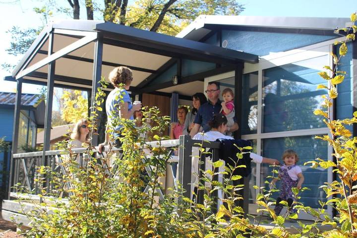 Camping pour 4 personnes, avec Terrasse ainsi que Jardin et Piscine