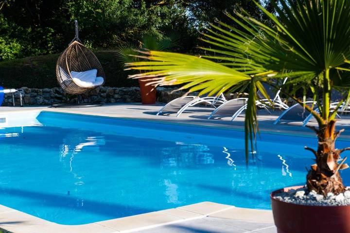 Chambre d’hôte pour 3 personnes, avec Terrasse et Jardin ainsi que Piscine et Vue