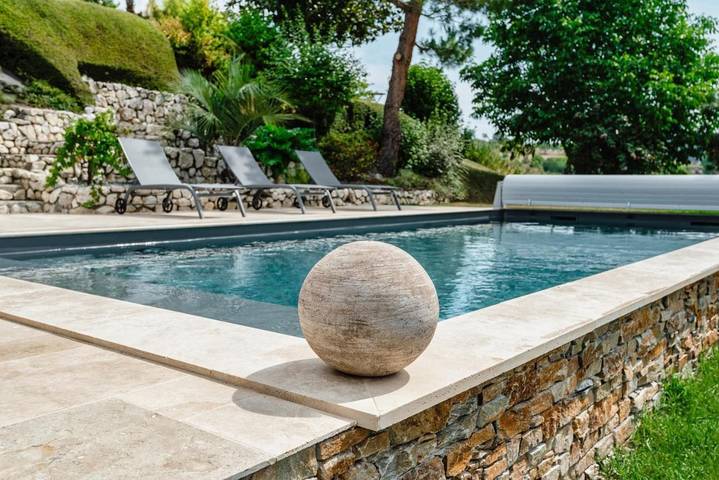 Location de vacances pour 8 personnes, avec jardin ainsi que piscine et vue à Vaulx - 2