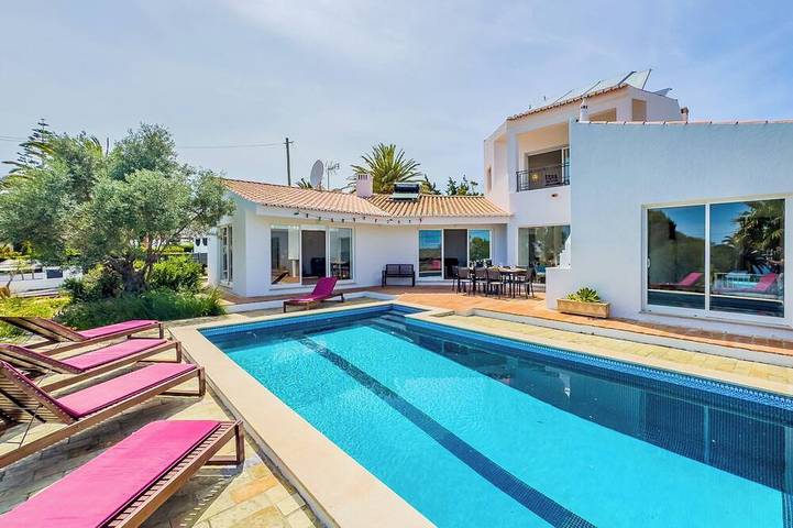 Villa for 8 people, with balcony in Salema