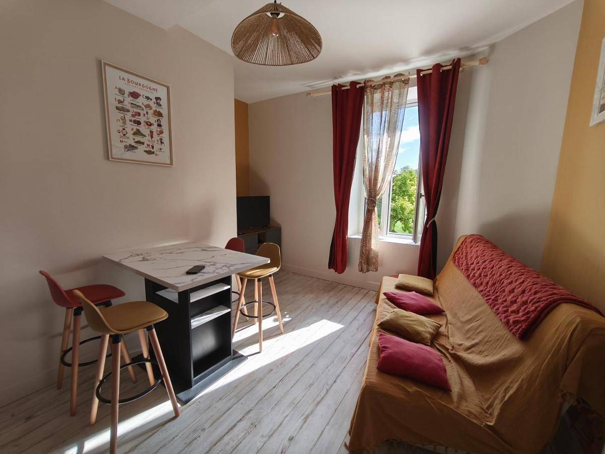 Appartement entier, One-Bedroom Apartment in Veuvey-sur-Ouche, Région de Beaune