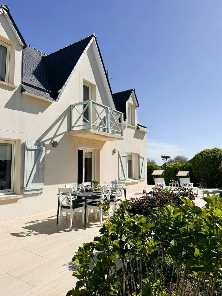 Location de vacances pour 8 personnes, avec terrasse, adapté aux familles à Brignogan-Plages