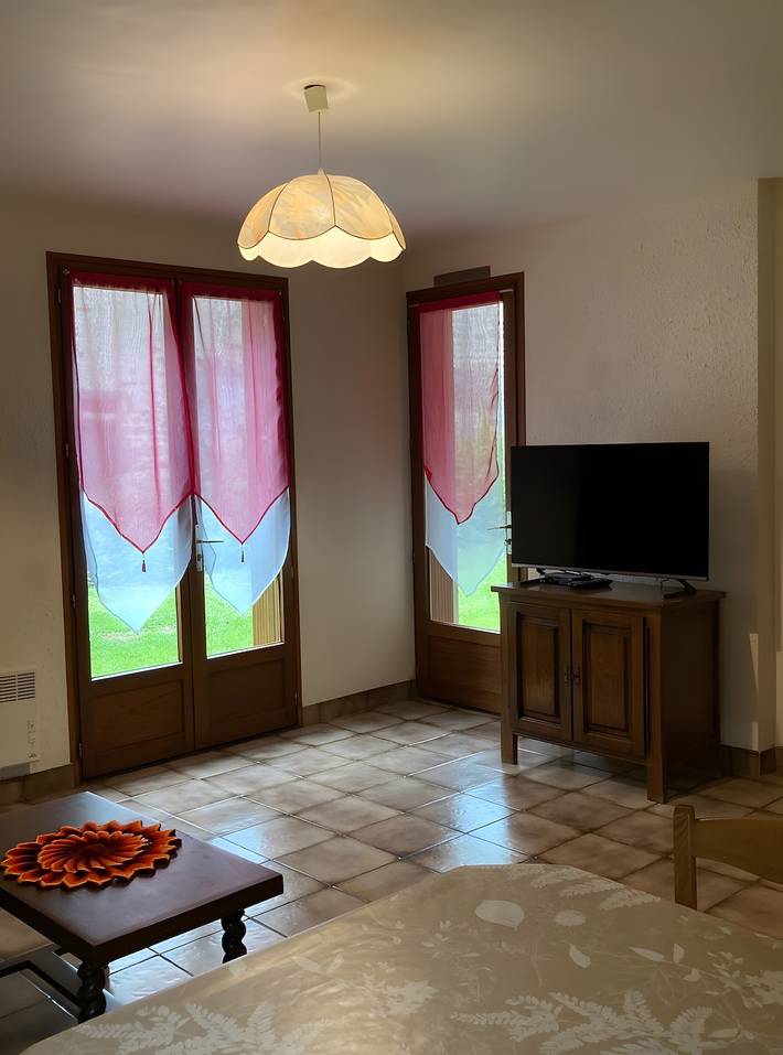 Location de vacances pour 5 personnes, avec jardin à Chambon-sur-Lac - 3