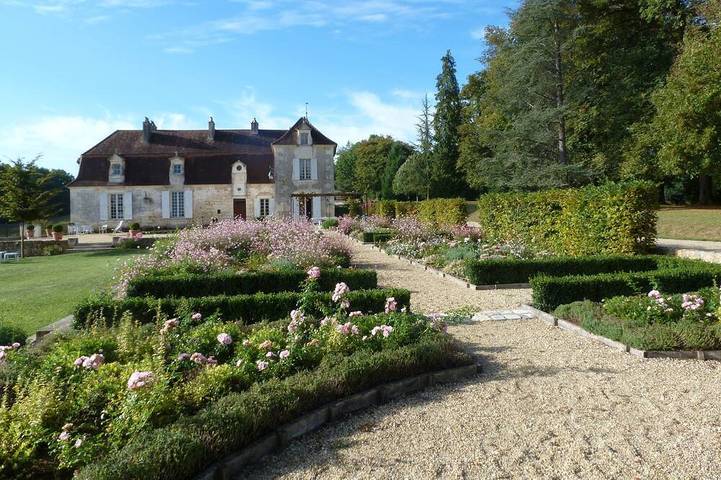Location de vacances pour 12 personnes, avec jardin à Montagnac-la-Crempse
