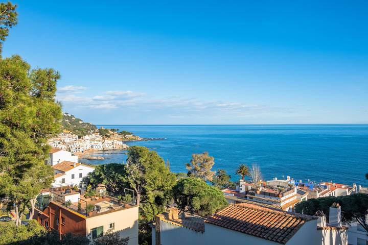 Appartement entier, H-7 Appartment avec vues à la mer et piscine in Calella de Palafrugell, Palafrugell