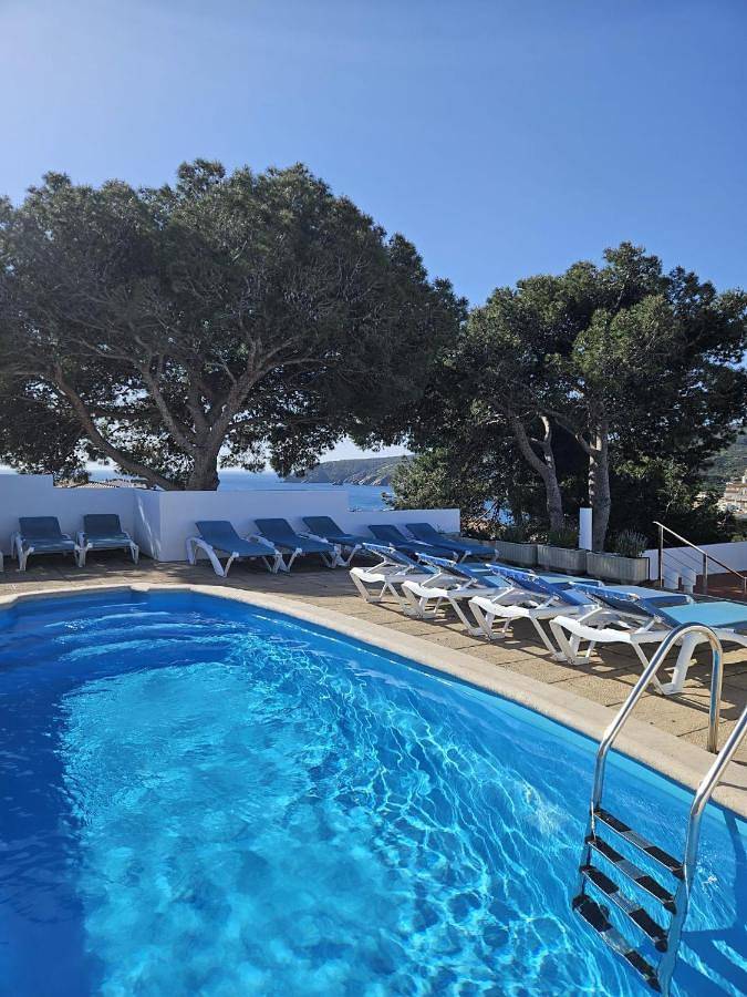 Hôtel pour 3 personnes, avec jardin ainsi que terrasse et piscine