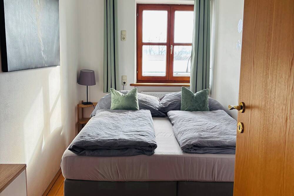 Ganze Wohnung, Gästehaus \"Seeblick\"  Helle Terrassenwohnung am Wallersee v. den Toren Salzburgs in Seekirchen am Wallersee, Bezirk Salzburg-Umgebung