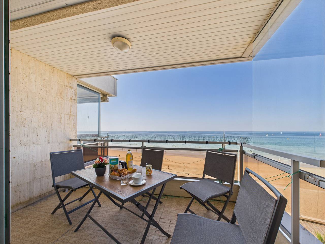 Studio entier, Vue mer, joli studio pour 4 à 40m de la plage  in Les Sables-d'Olonne, Vendée