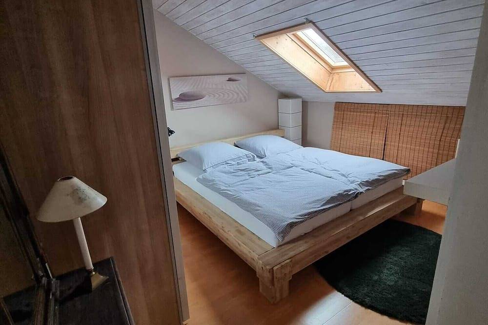Ganze Wohnung, Gemütliche Dachgeschosswohnung bei Tutzing am Starnberger See in Tutzing, Starnberger See