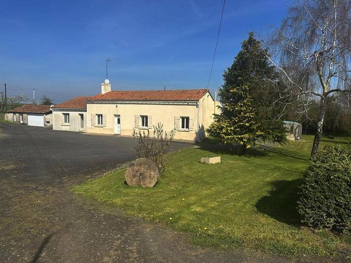 Location de vacances pour 8 personnes, avec Jardin à Saint-Laurent-du-Mottay