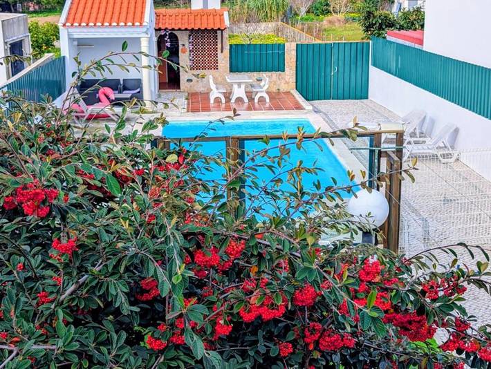 Maison d’hôte pour 2 personnes, avec terrasse et vue ainsi que piscine et jardin dans Atouguia da Baleia